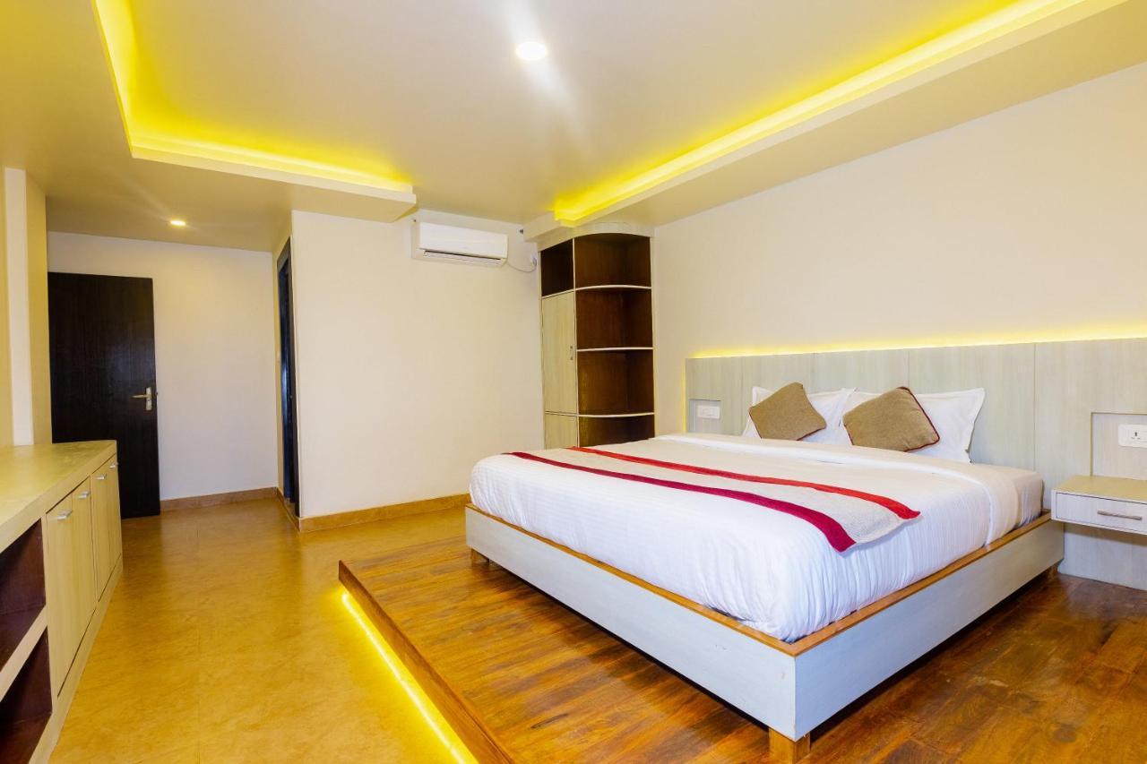 Poms Penthouse Lägenhet Pokhara Exteriör bild